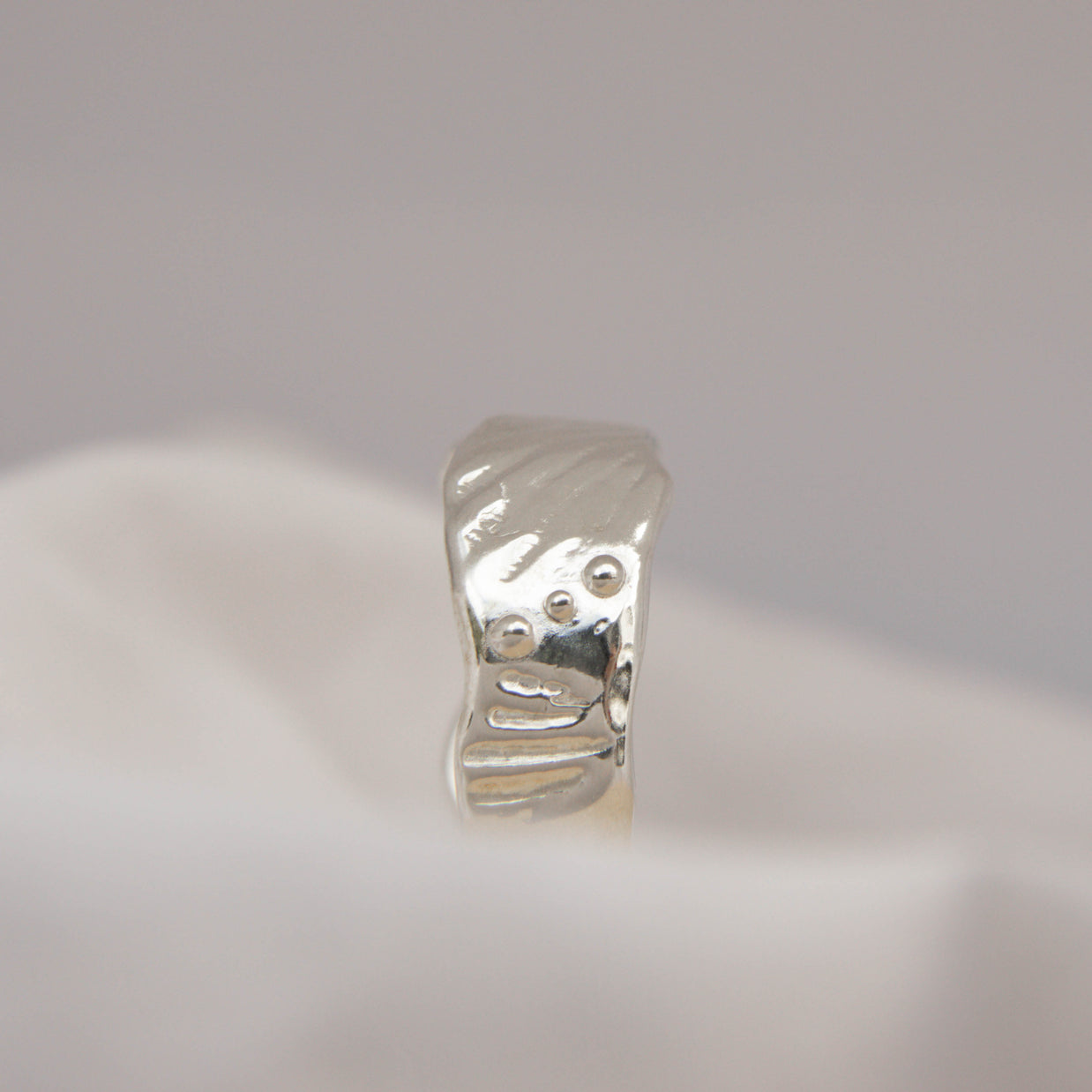 Shellsong Ripple Ring Size V