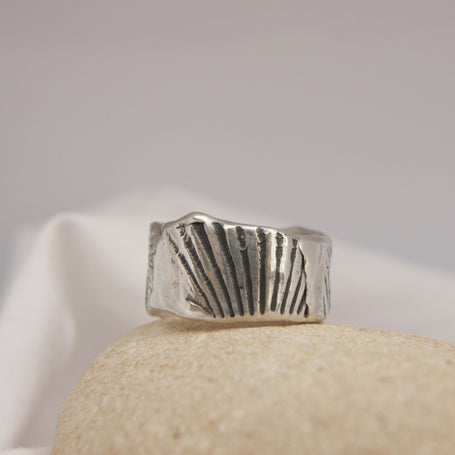 Shellbound rugged Ring Size U