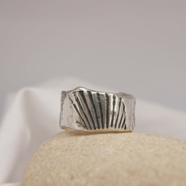 Shellbound rugged Ring Size U