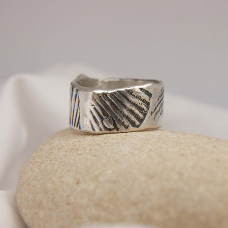 Shellbound rugged Ring Size U