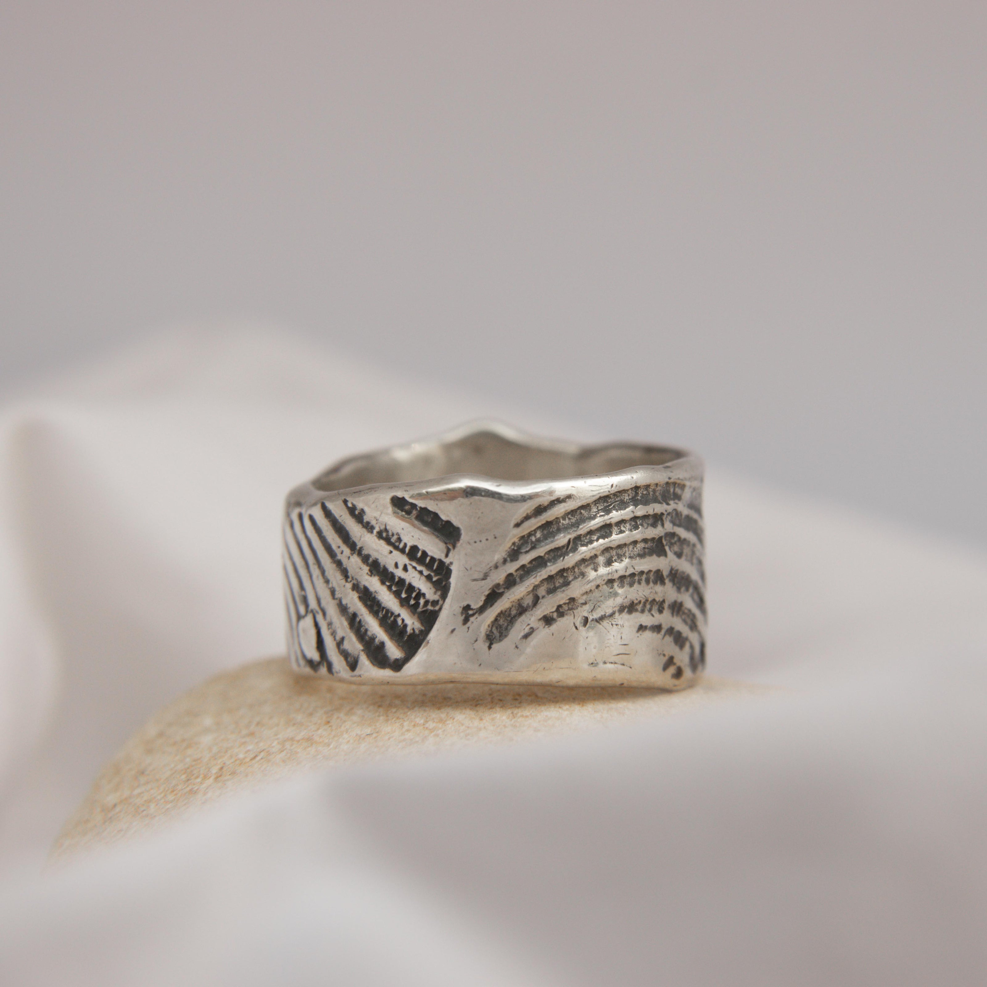 Shellbound rugged Ring Size U