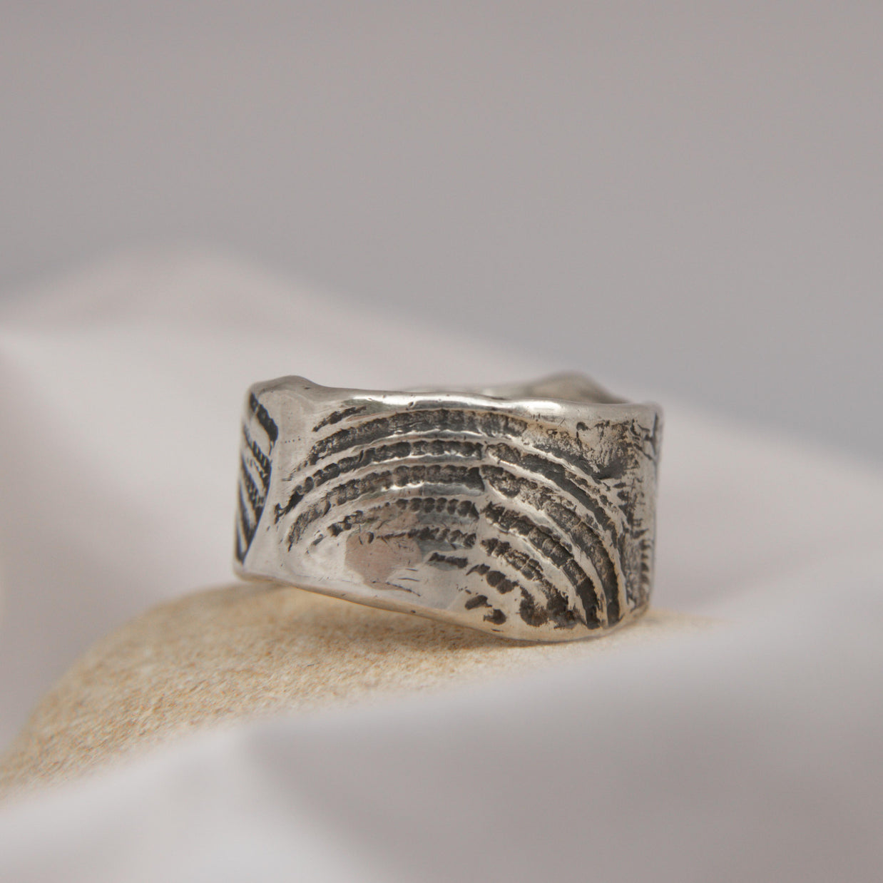 Shellbound rugged Ring Size U