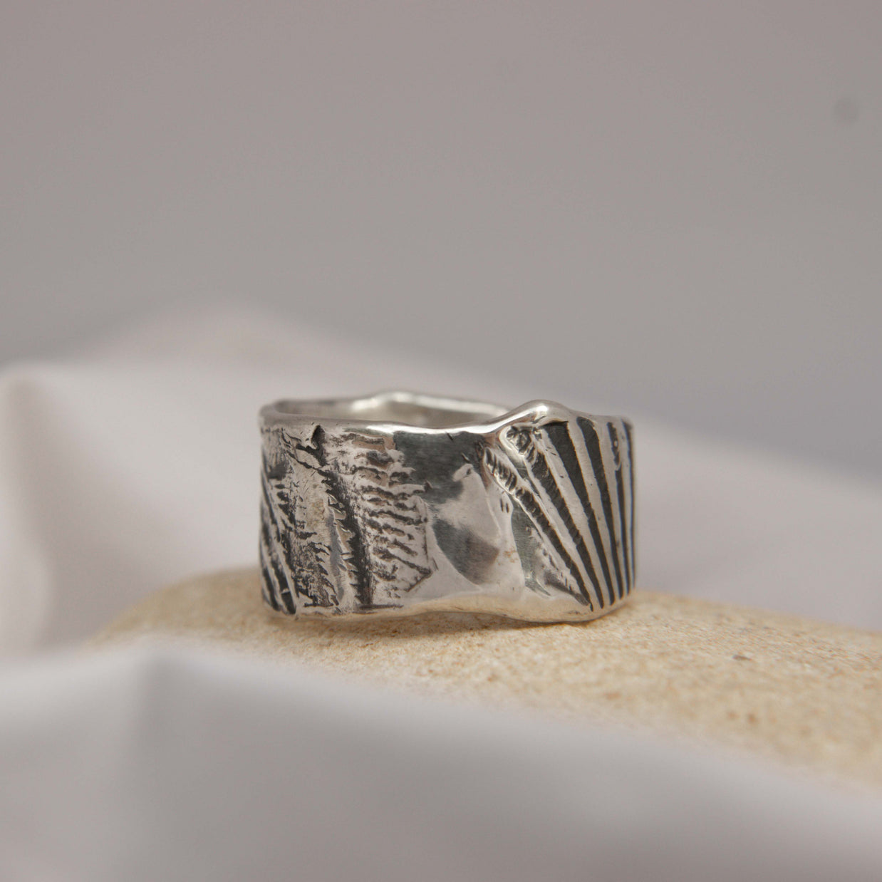 Shellbound rugged Ring Size U