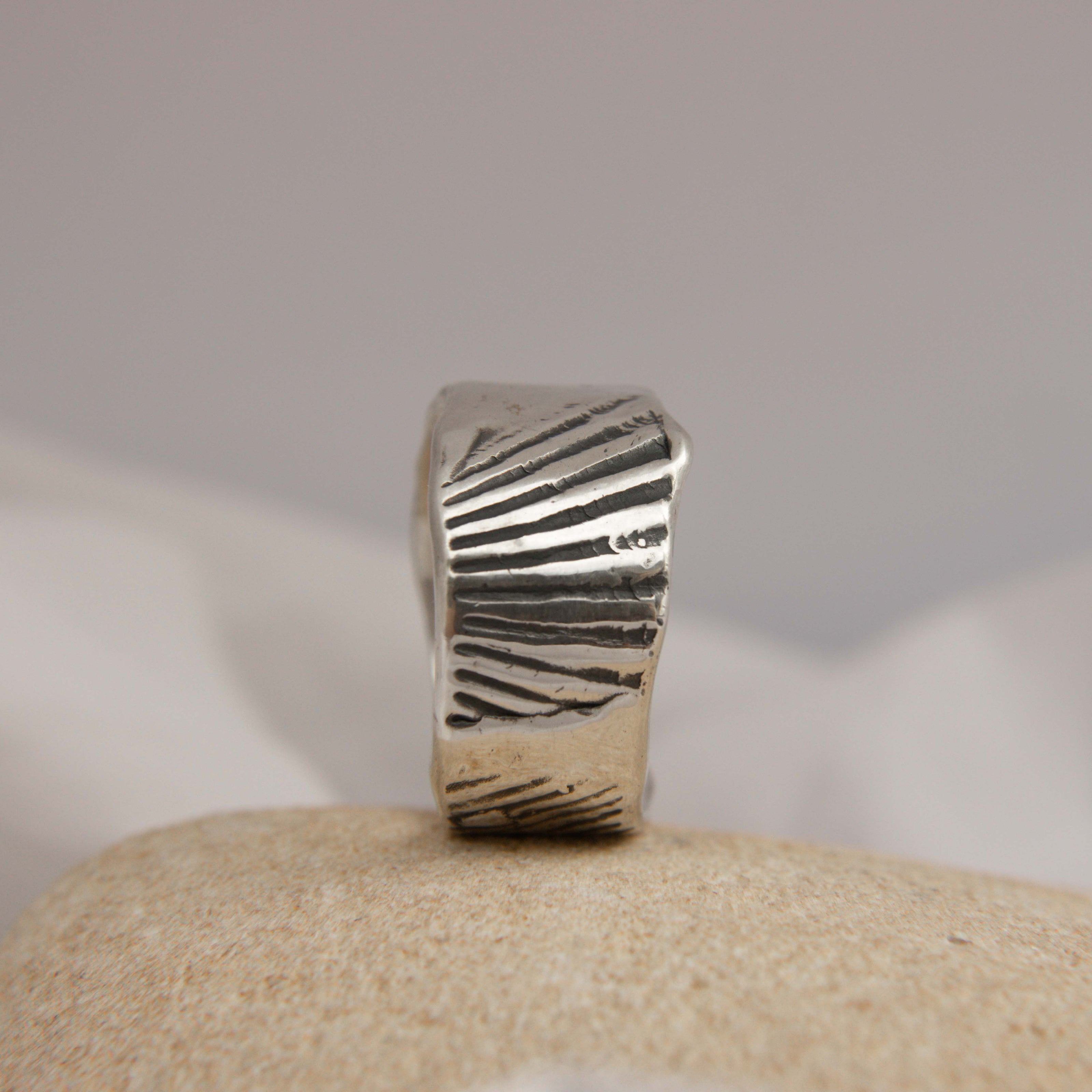 Shellbound rugged Ring Size U