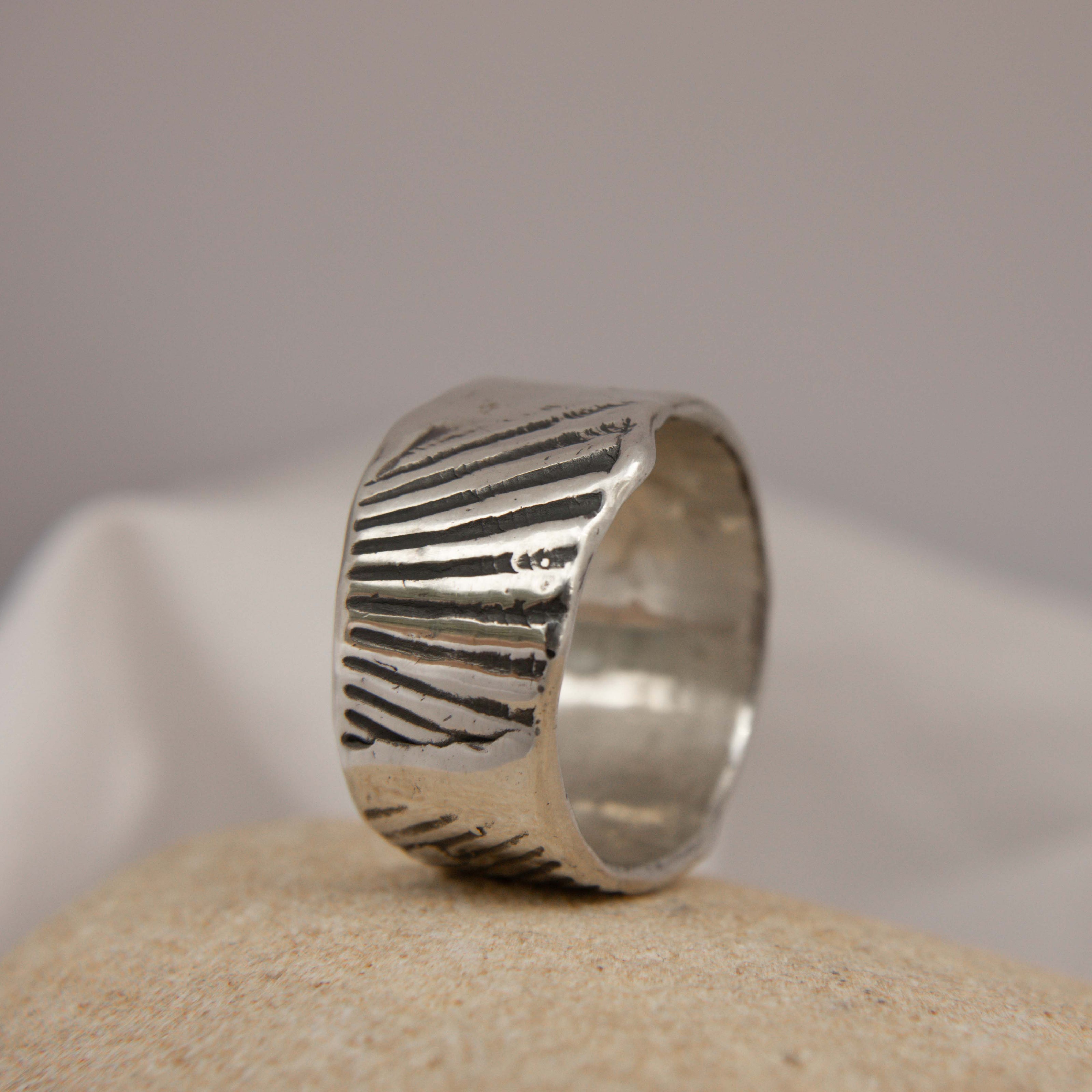 Shellbound rugged Ring Size U
