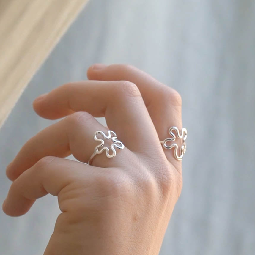 Flower power ring