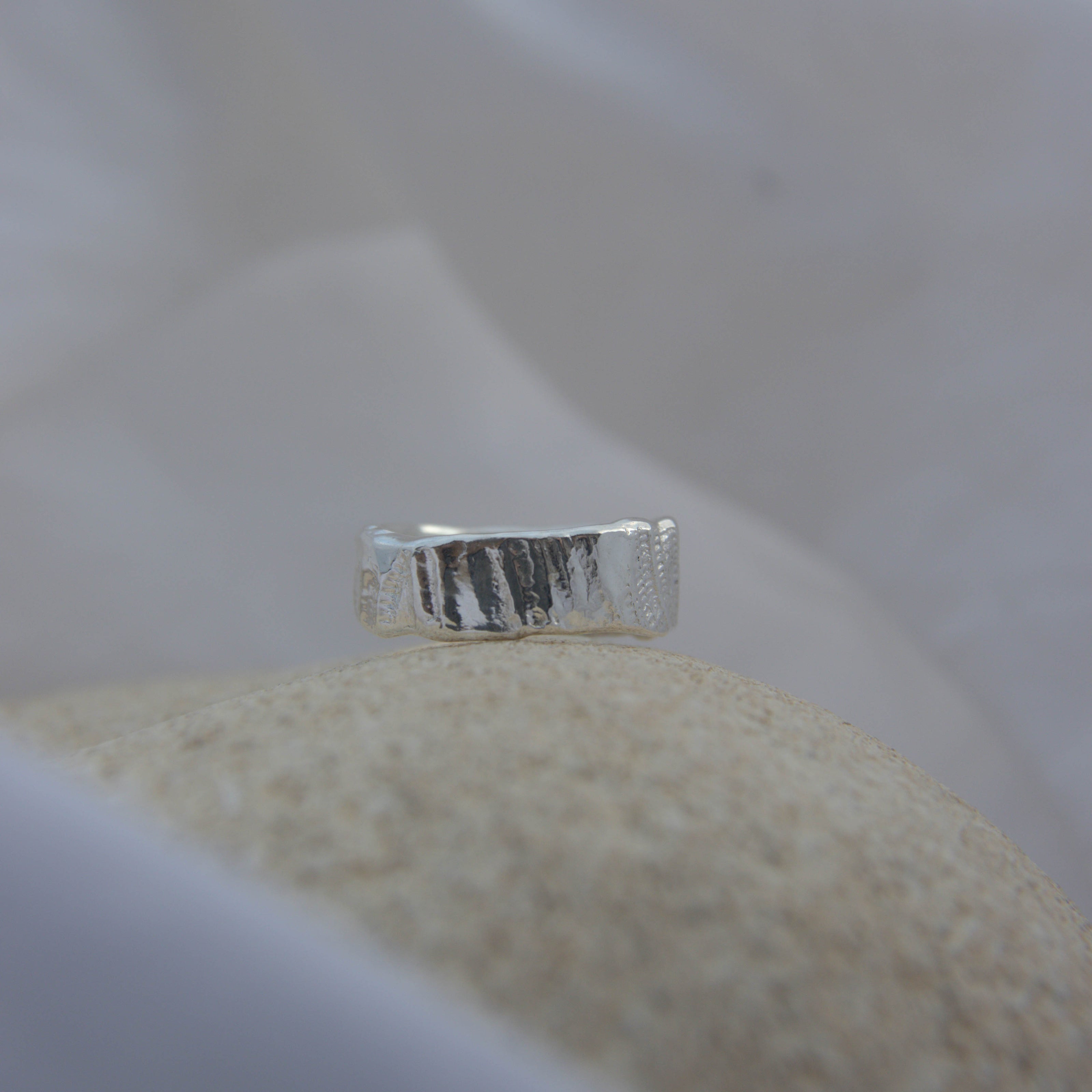 Shellbound Ring Size R