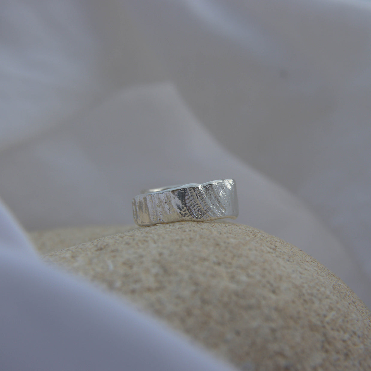 Shellbound Ring Size R