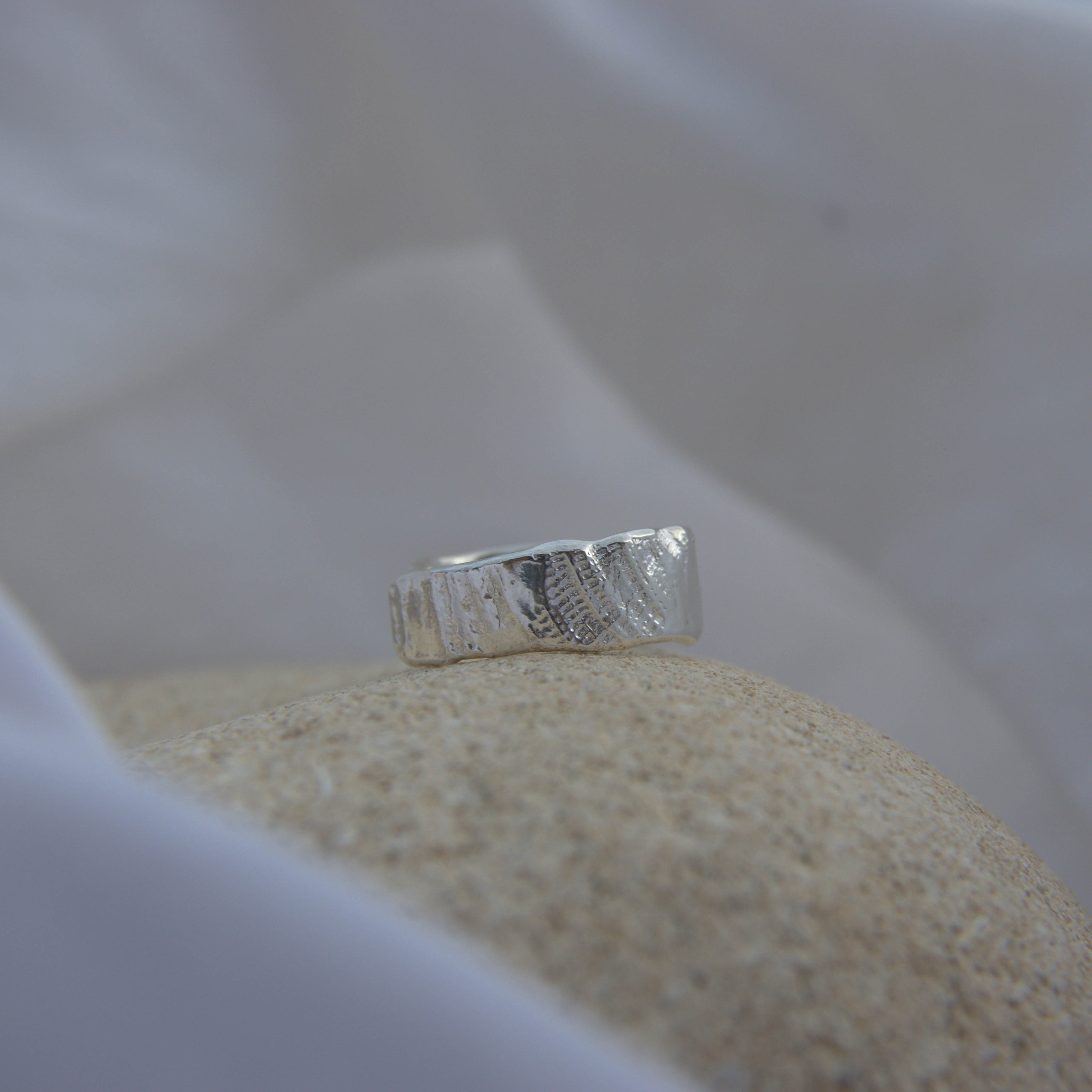 Shellbound Ring Size R