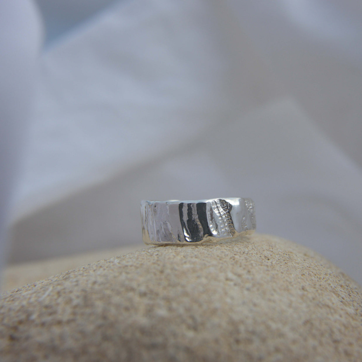 Shellbound Ring Size R