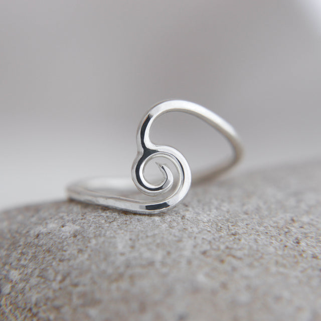 Swirled wave ring