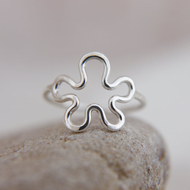 Flower power ring