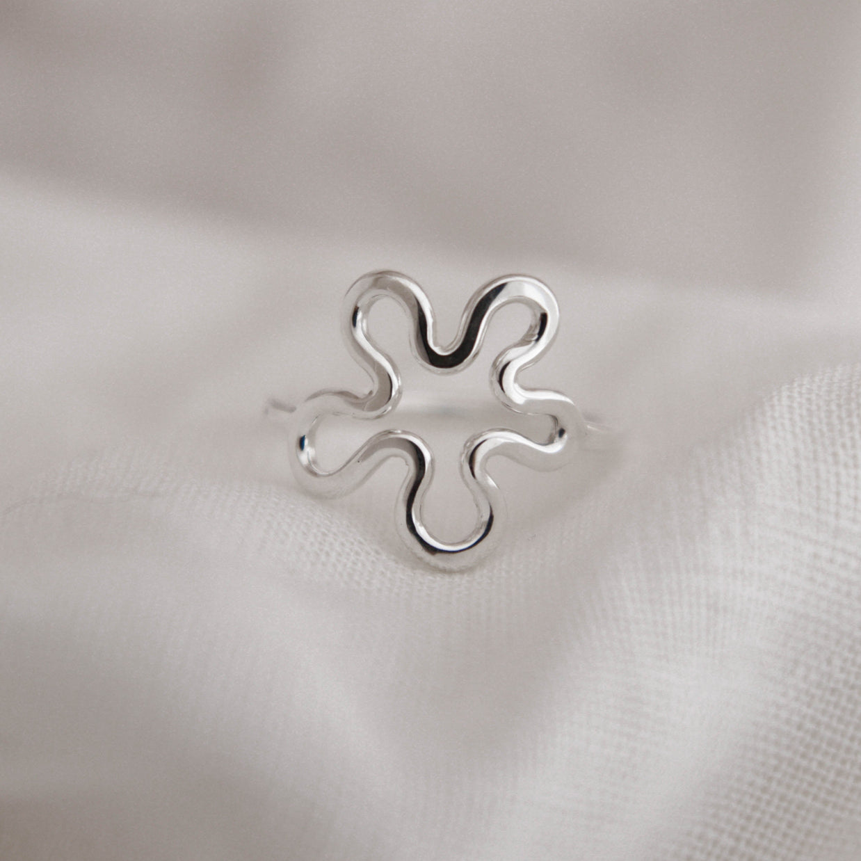 Flower power ring
