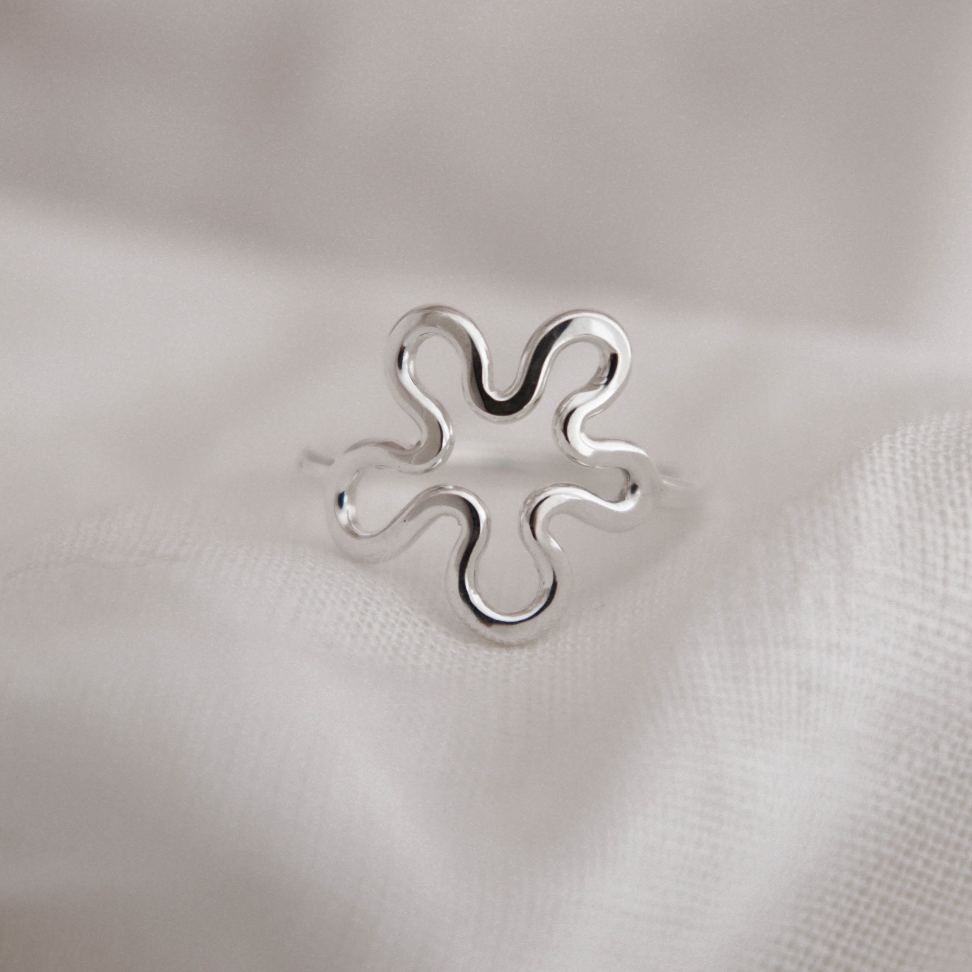 Flower power ring
