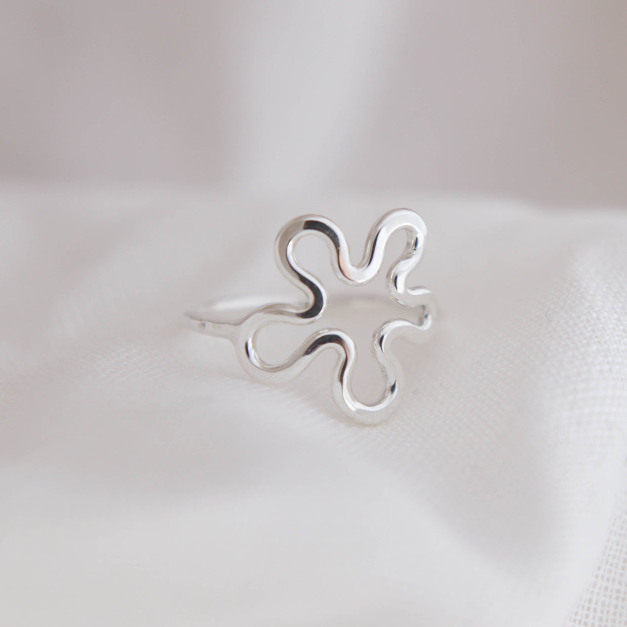 Flower power ring