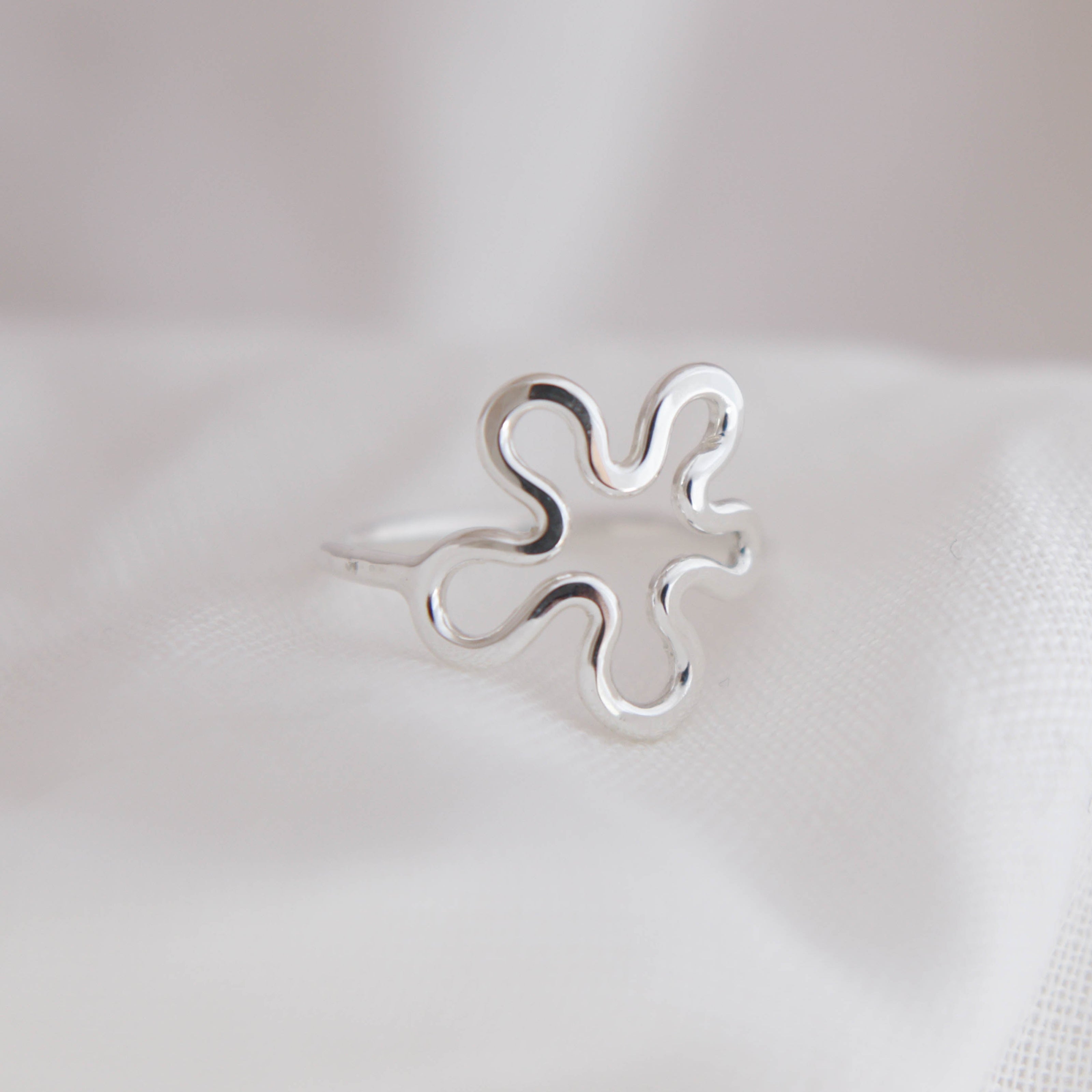 Flower power ring
