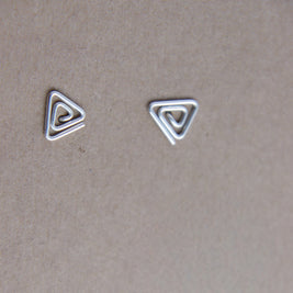 Triangle swirl studs