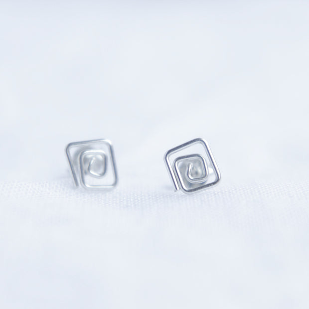 Square swirl studs