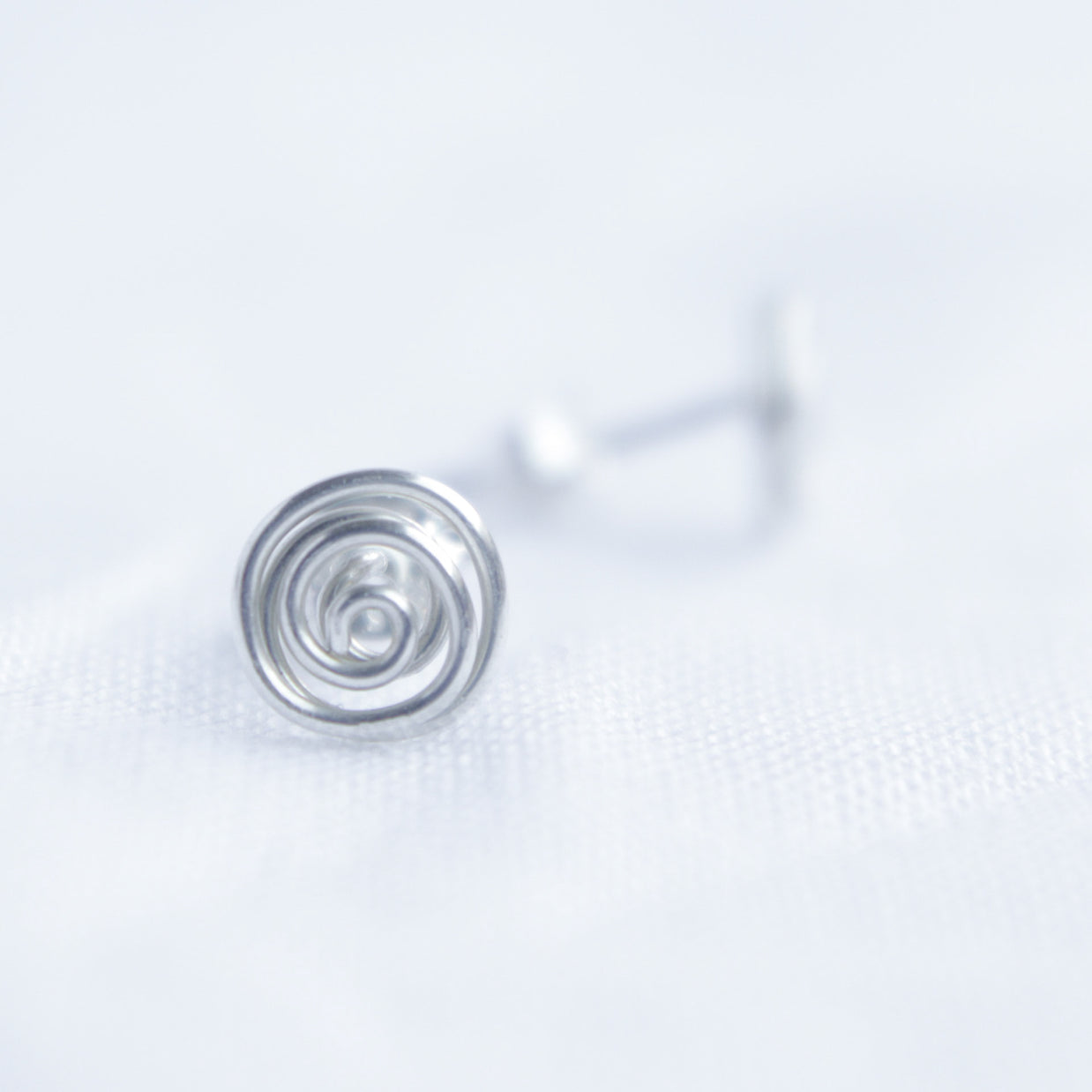 Round spiral studs