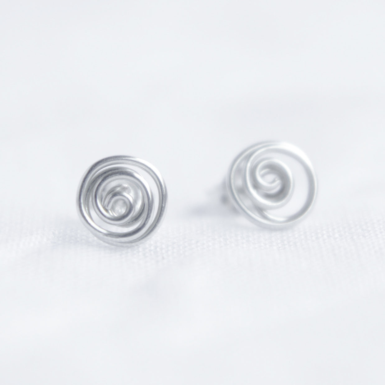 Round spiral studs
